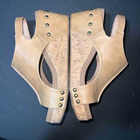 Corkys Women's Carley Wedge Sandal - Taupe Size 8 - Picture 12 of 13